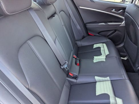 Used 2023 Genesis G70 2.0T image 13