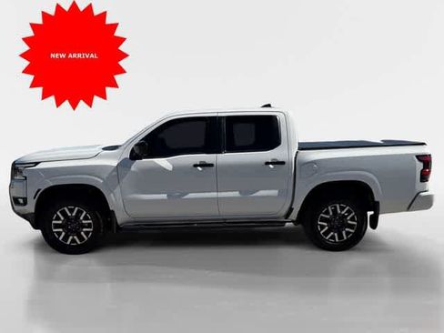 Used 2025 Nissan Frontier SL image 2