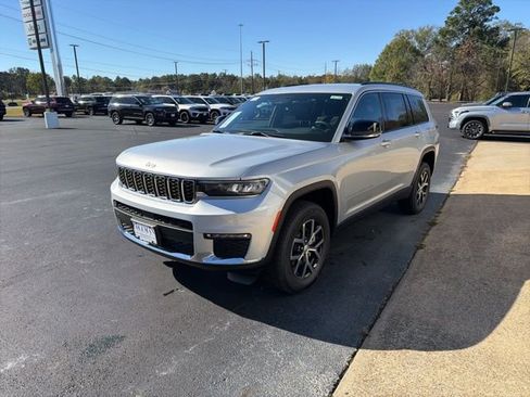 New 2025 Jeep Grand Cherokee L Limited image 3