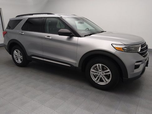 Used 2021 Ford Explorer XLT w/ Equipment Group 202A AWD/4WD image 11