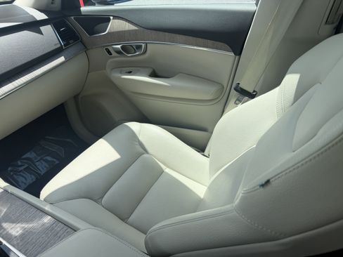 Certified 2024 Volvo XC90 B5 Plus w/ Protection Package Premier AWD/4WD image 15