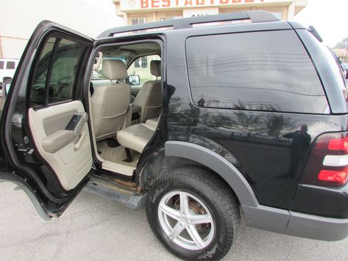 Used 2006 Ford Explorer XLT image 18
