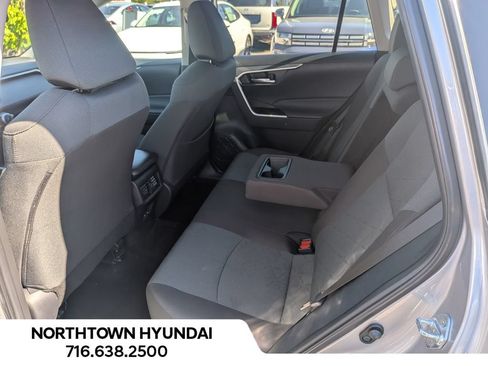 Used 2025 Toyota RAV4 XLE AWD/4WD image 11