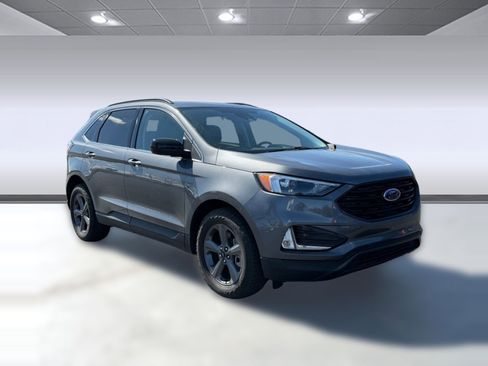 Used 2022 Ford Edge SEL w/ Sport Appearance Package image 5