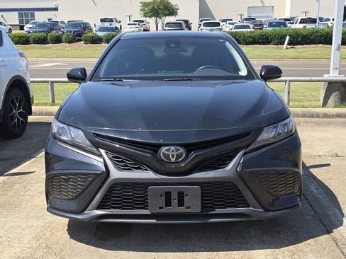 Used 2021 Toyota Camry SE FWD image 2