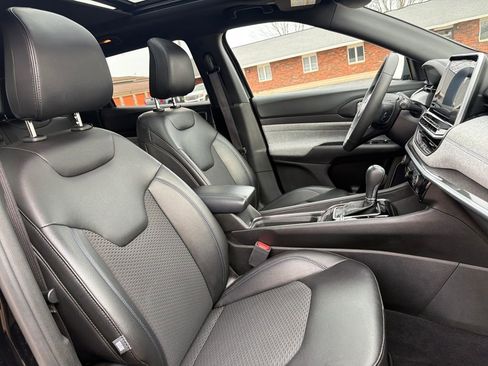 Used 2025 Jeep Compass Latitude w/ Sun & Sound Group image 23