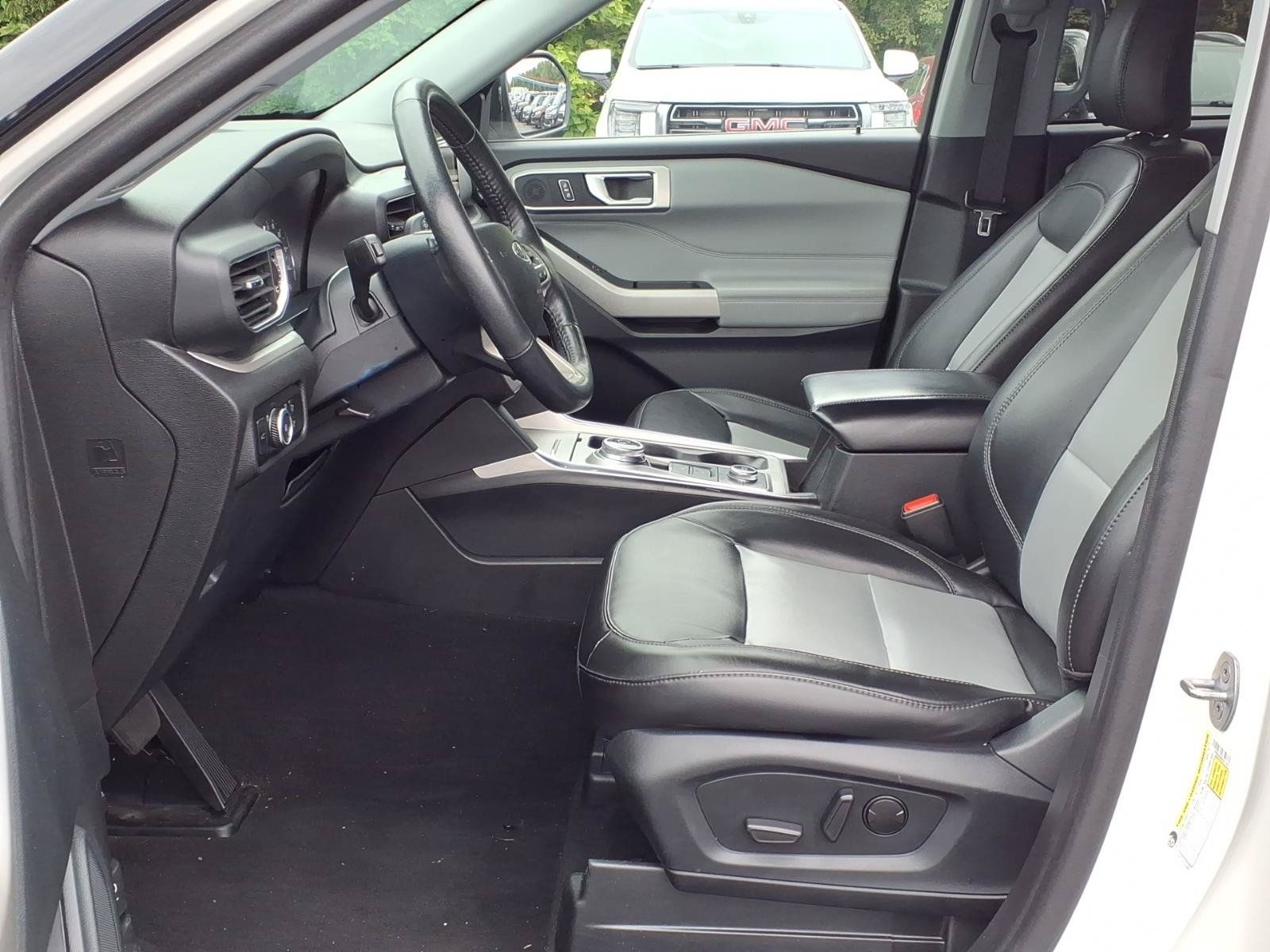 Used 2024 Ford Explorer XLT w/ Equipment Group 202A AWD/4WD image 6
