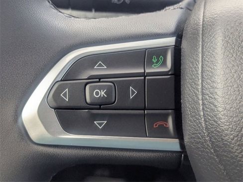 Used 2024 Jeep Compass Latitude image 10