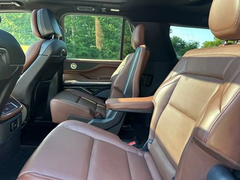 Used 2025 Lincoln Navigator L Reserve AWD/4WD image 19
