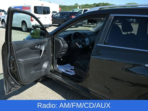 Used 2017 Nissan Rogue SV AWD/4WD image 17
