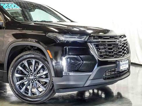Used 2023 Chevrolet Traverse RS AWD/4WD image 3