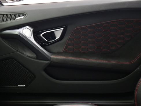 Used 2019 Lamborghini Huracan LP 580-2 RWD image 37