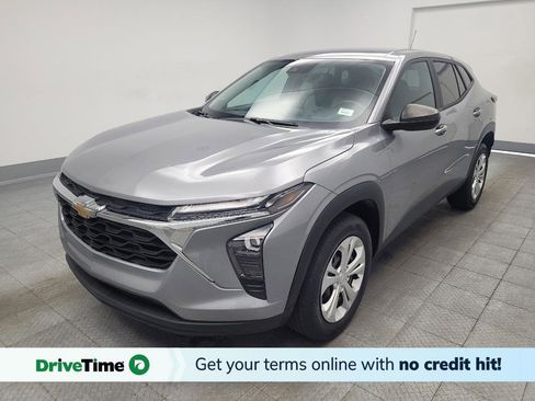 Used 2024 Chevrolet Trax LS w/ Driver Confidence Package FWD image 1