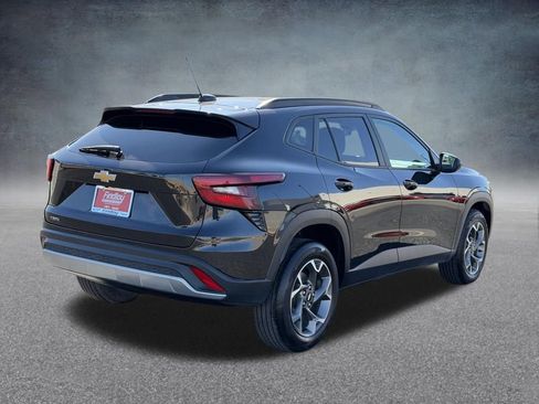 Used 2024 Chevrolet Trax LT image 3