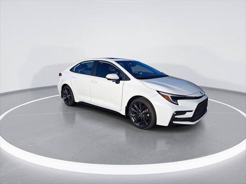 Certified 2025 Toyota Corolla SE w/ SE Premium Package FWD image 3