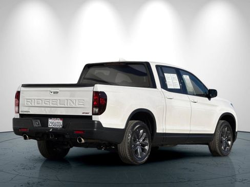 Used 2025 Honda Ridgeline Sport image 4