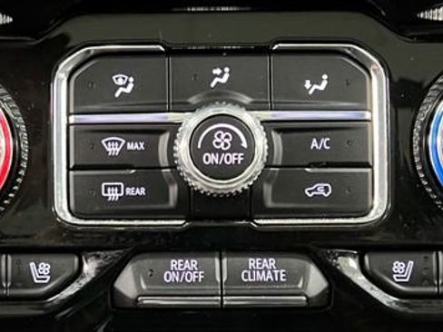 Used 2023 GMC Yukon Denali image 33