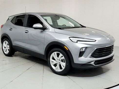 Used 2024 Buick Encore GX Preferred AWD/4WD image 7