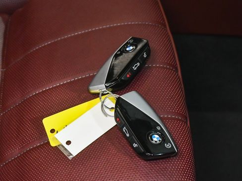 Used 2023 BMW i7 xDrive60 image 92