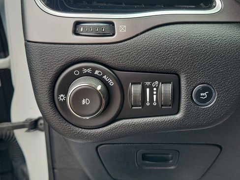 Used 2019 Jeep Cherokee Limited AWD/4WD image 21