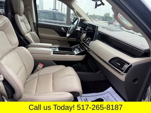 Used 2023 Lincoln Navigator Reserve AWD/4WD image 12