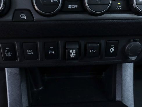 Used 2022 Toyota Tacoma TRD Off-Road w/ Technology Package image 33