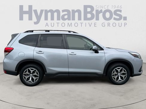 Certified 2024 Subaru Forester Premium AWD/4WD image 2