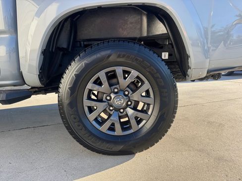 Used 2020 Toyota Tacoma SR5 image 25