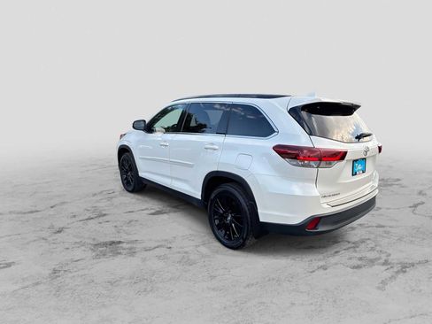 Used 2019 Toyota Highlander SE AWD/4WD image 6