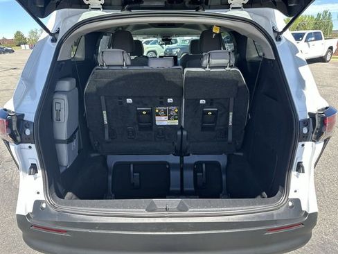 Used 2025 Toyota Sienna LE AWD/4WD image 23