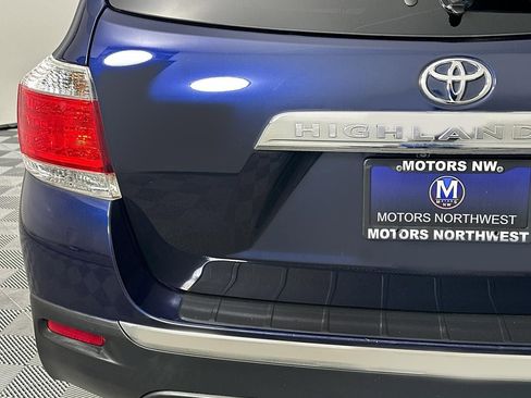 Used 2012 Toyota Highlander Limited w/ Tow Pkg AWD/4WD image 24