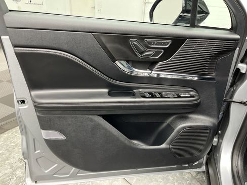 Used 2022 Lincoln Corsair AWD w/ Equipment Group 101A image 8