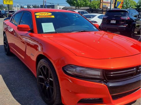 Used 2018 Dodge Charger R/T RWD image 6