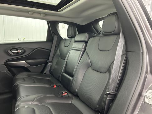 Used 2019 Jeep Cherokee Limited AWD/4WD image 31
