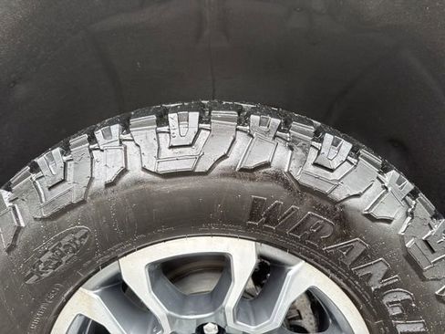 Used 2024 GMC Sierra 3500 SLE w/ SLE Convenience Package image 15