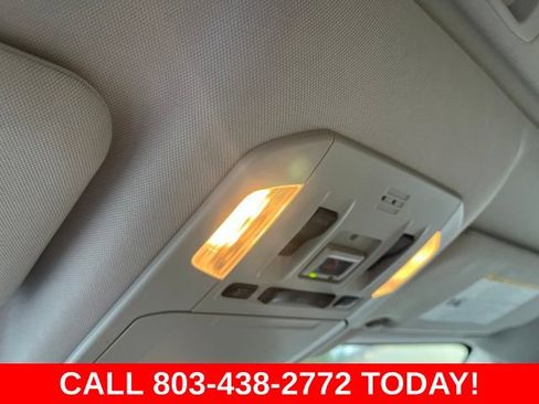 Used 2020 Toyota Highlander XLE FWD image 30