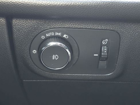 Used 2019 Chevrolet Cruze Premier w/ Sun And Sound Package image 11