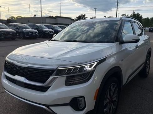Used 2022 Kia Seltos SX w/ Sunroof Package AWD/4WD image 1