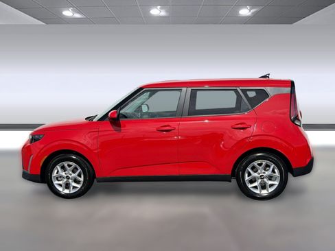 Used 2025 Kia Soul LX w/ LX Technology Package FWD image 2