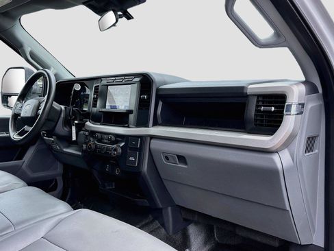 Used 2023 Ford F250 XL w/ FX4 Off-Road Package AWD/4WD image 26