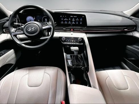 Used 2025 Hyundai Elantra Limited FWD image 9