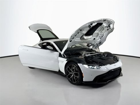 Used 2022 Aston Martin V8 Vantage Coupe image 39