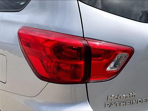 Used 2019 Nissan Pathfinder SV AWD/4WD image 27
