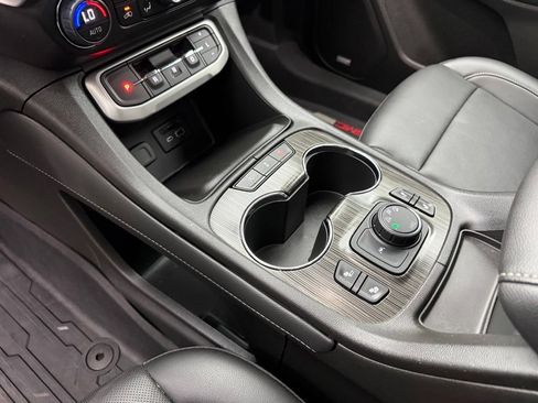 Used 2023 GMC Acadia SLT AWD/4WD image 25