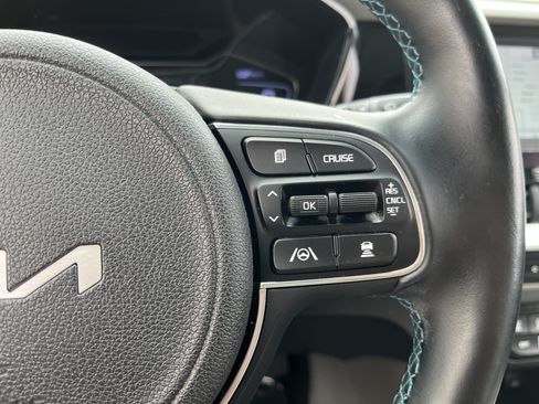 Used 2022 Kia Niro EX Premium FWD image 25