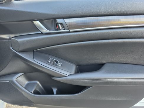 Used 2019 Honda Accord Sport image 13
