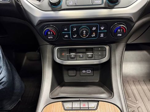 Used 2021 GMC Acadia SLE w/ Driver Convenience Package image 31