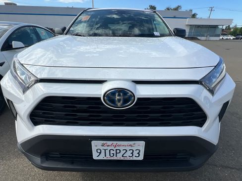 Used 2022 Toyota RAV4 LE AWD/4WD image 2
