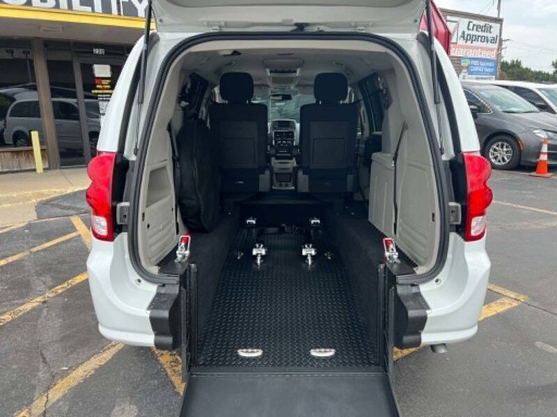Used 2017 Dodge Grand Caravan SE w/ Power Window Group FWD image 45