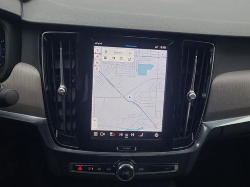 Used 2023 Volvo S90 B6 Plus image 4